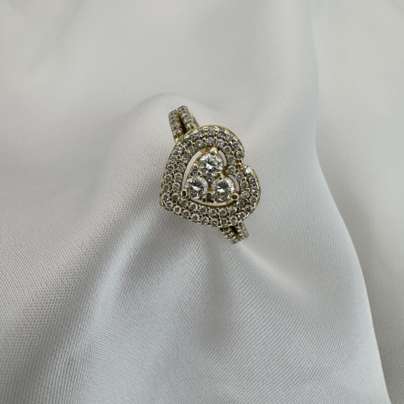 Потрясающее кольцо в форме сердца из 14K золота с натуральными бриллиантами